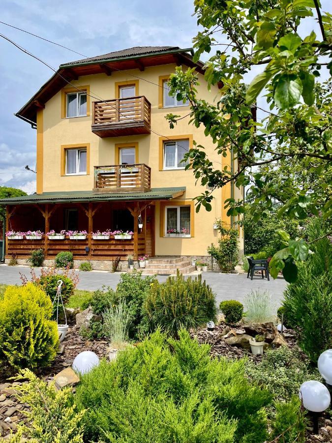 Hotel Ніч Над Карпатами Slavske Exterior foto